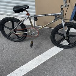 Vintage 1983 Diamondback BMX !!