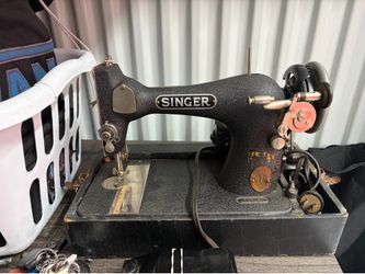 Antique 1906 Singer Treadle Machine – Rare "Godzilla" Paint & Wood CaseRare