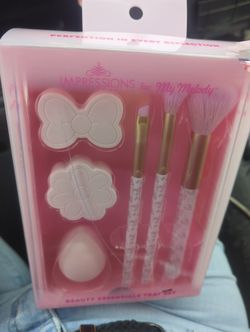 My Melody Beauty Brushes