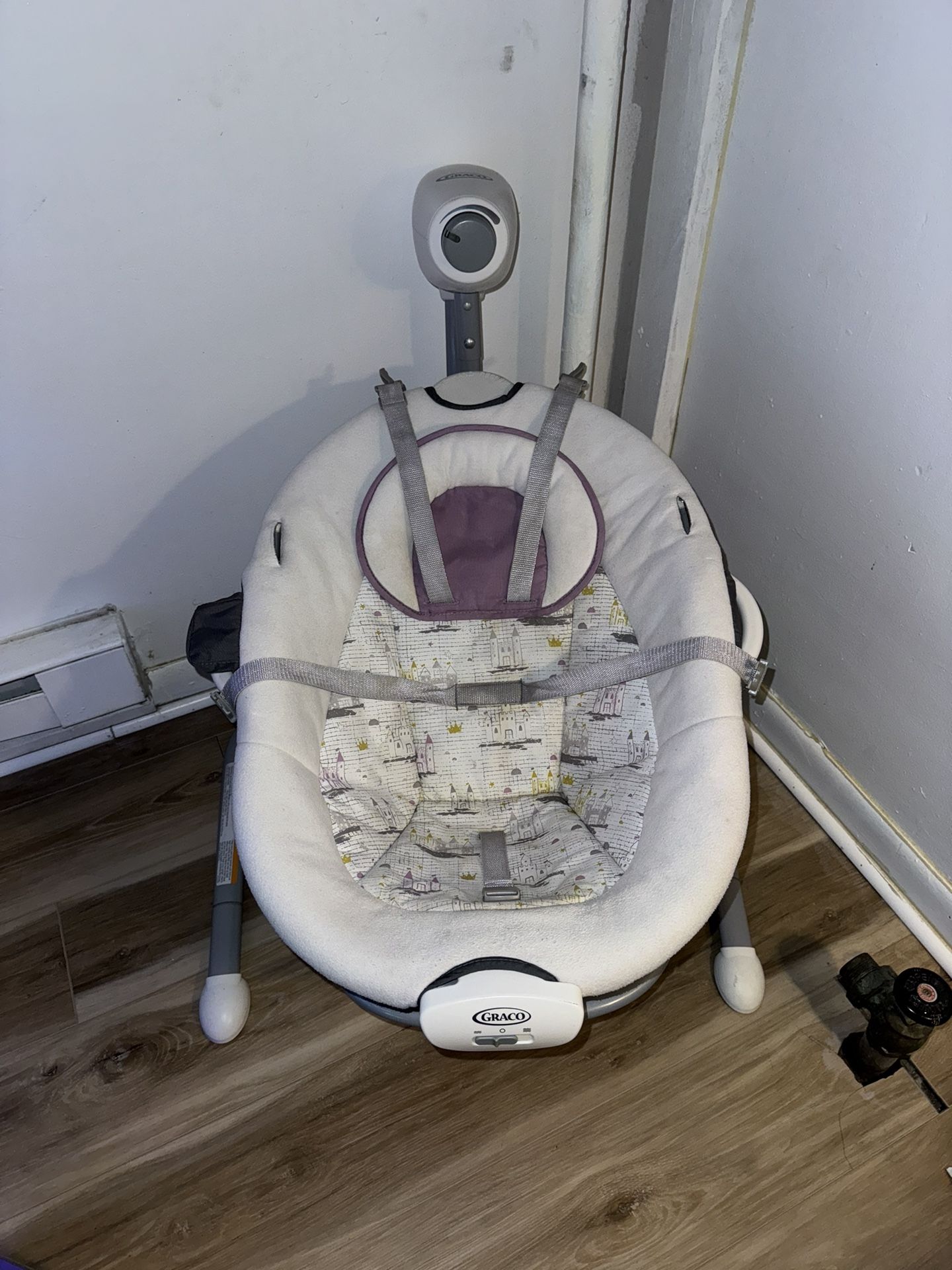 Baby Girl GRACO swing .