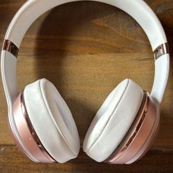 MOVE OUT SALE - Rose Gold Beats Wireless Earphones w/ Case & Charger 
