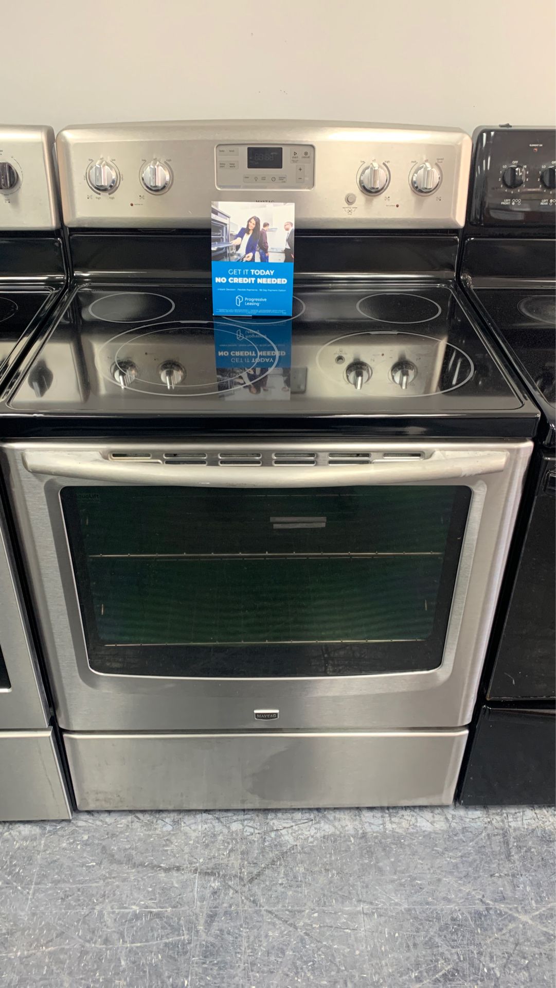 MAYTAG STOVE IN STAINLESS STEEL