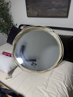 Round Straw Mirror