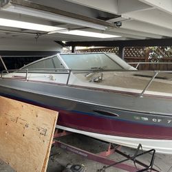 89 Four Winns 215 / 3000 OBO 