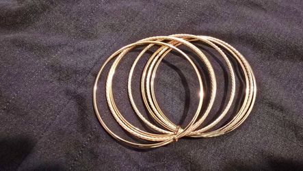 Beautiful 14K Womans 7 Piece Bracelet / Bangle Set