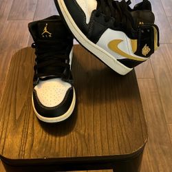 Nike Air Jordan’s  Color Black Gold And White