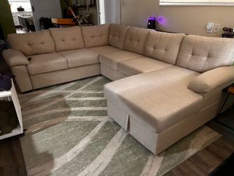 Modern L-Shaped Sectional Couch w/ Storage – Excellent Condition