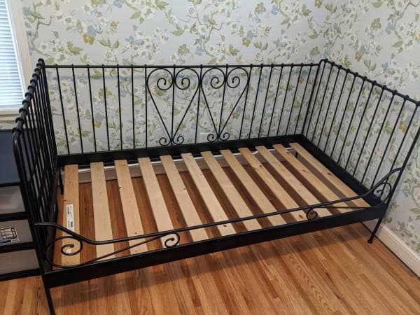 Black Twin Size Day Bed in Great Condition! $140 with free delivery