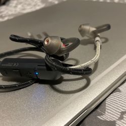 Plantronics BackBeat FIT 305 Sweatproof Sport Earbuds,