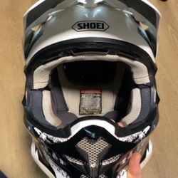 Shoei VFX-W Dissent motocross helmet