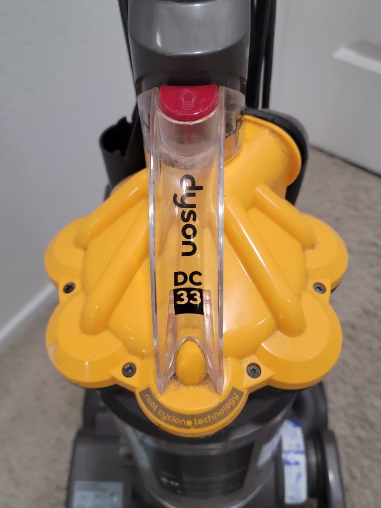 UP33 DYSON NEW BRUSH AND FILTERS