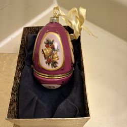 NIB Valerie Parr Hill Porcelain Purple Egg Keychain Figurine Music Box Ornament
