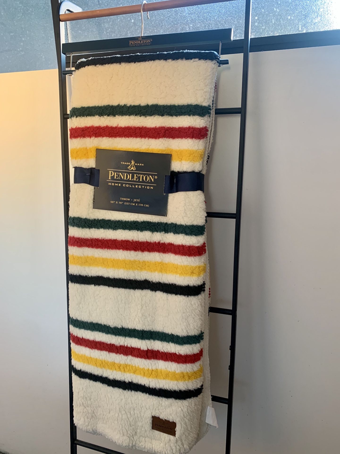 New! Soft Sherpa Pendleton throw blanket