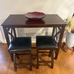 Breakfast Table w/ stools