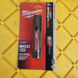Milwaukee
800 Lumens LED USB Rechargeable HP Fixed Focus Flashlight