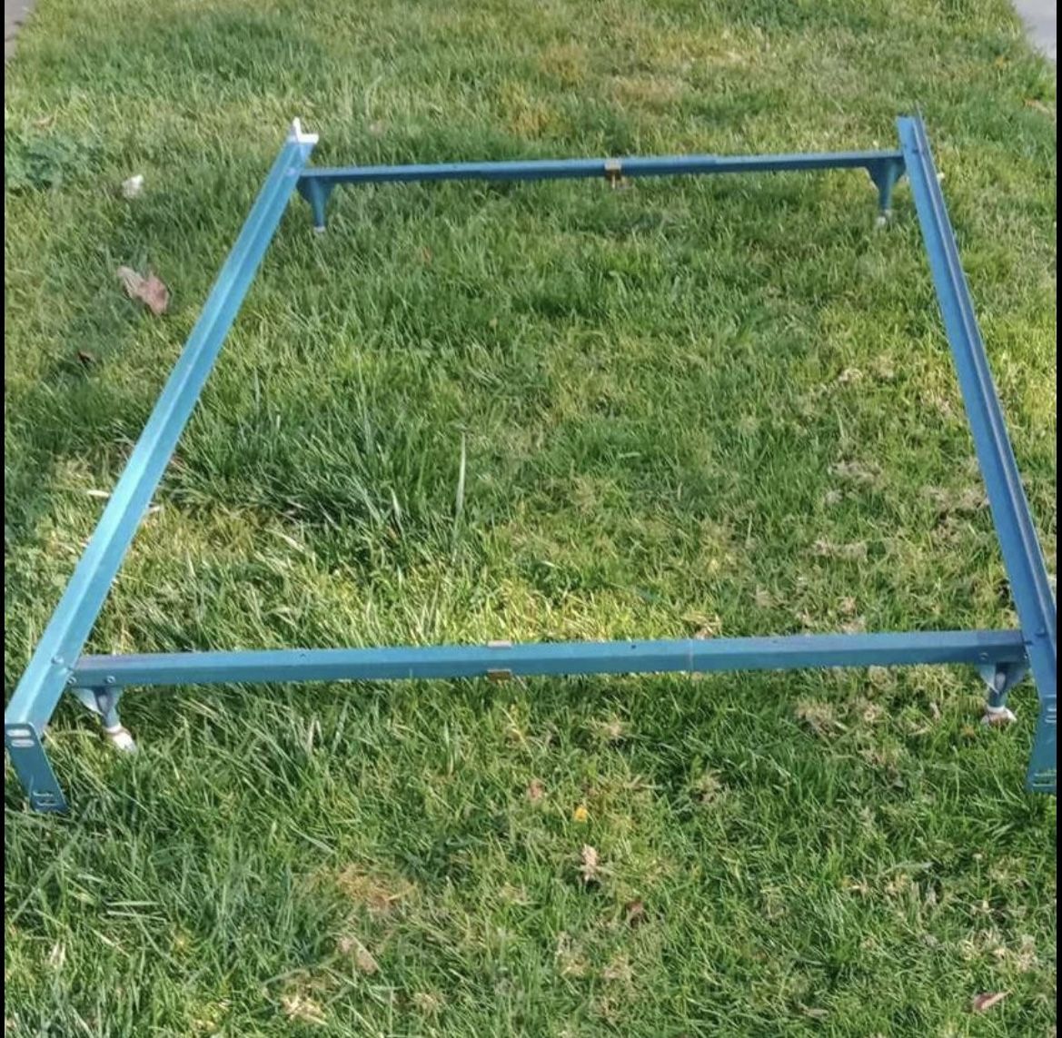 QUEEN SIZE METAL BED FRAME BED RAILS for Sale in Whittier, CA OfferUp