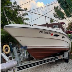 Sea Ray. 230 Caddy 23  ft  MotorNEW  5.7 Mercruiser 