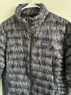 Patagonia XL womans down puffer tree graphic bomber Jacket