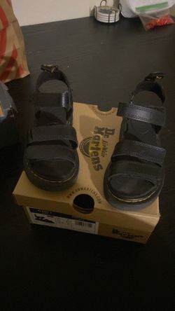 Girl dr marten