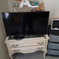 32' Romu TV Like New
