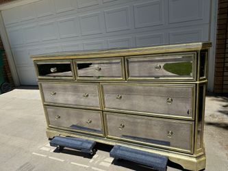 Mirror dresser