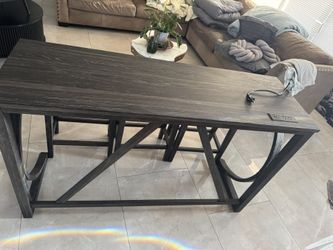 Mesa Con 3 Sillas Con Toma Eléctrica