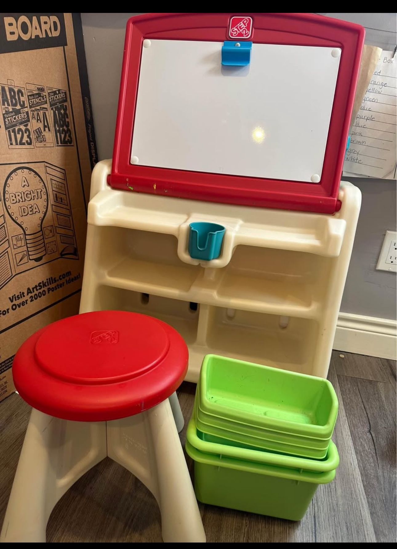 Step2 Easel And Art Desk 