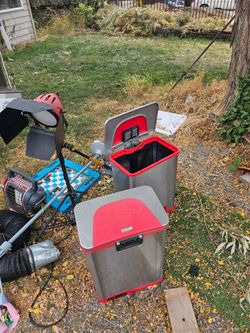 2 self opening trash container  well made electric batterys and plug in 110v