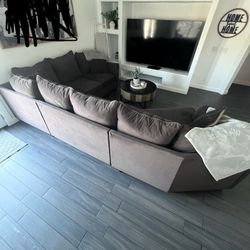 Sectional couch 