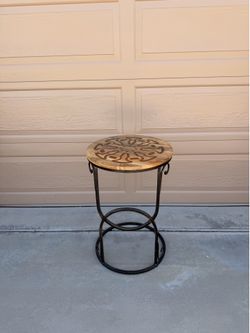 Accent table