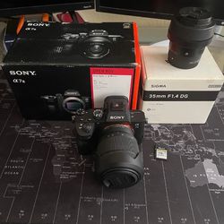 Sony Alpha a7III Mirrorless Camera with FE 28-70 mm, F3.5-5.6 OSS Lens, 2 High End SD Cards, Battery And Charger 