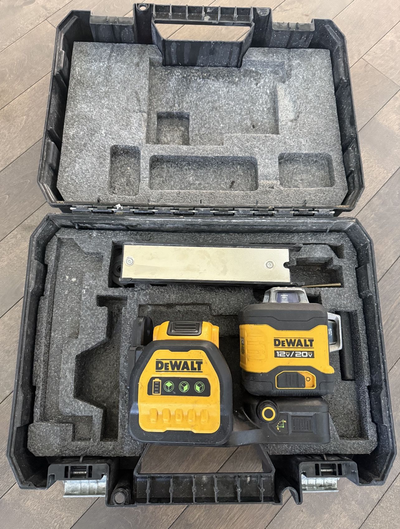 DEWALT 12/20V GREEN LASER LEVEL 360°