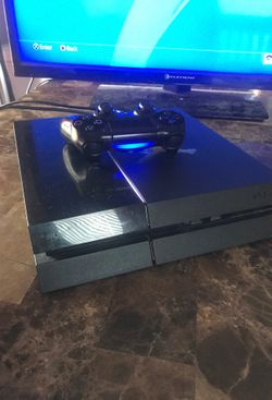 Ps4 with 1 controller, hdmi & power cords. 408.5 GB