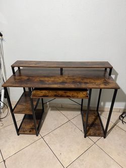 Computer desk