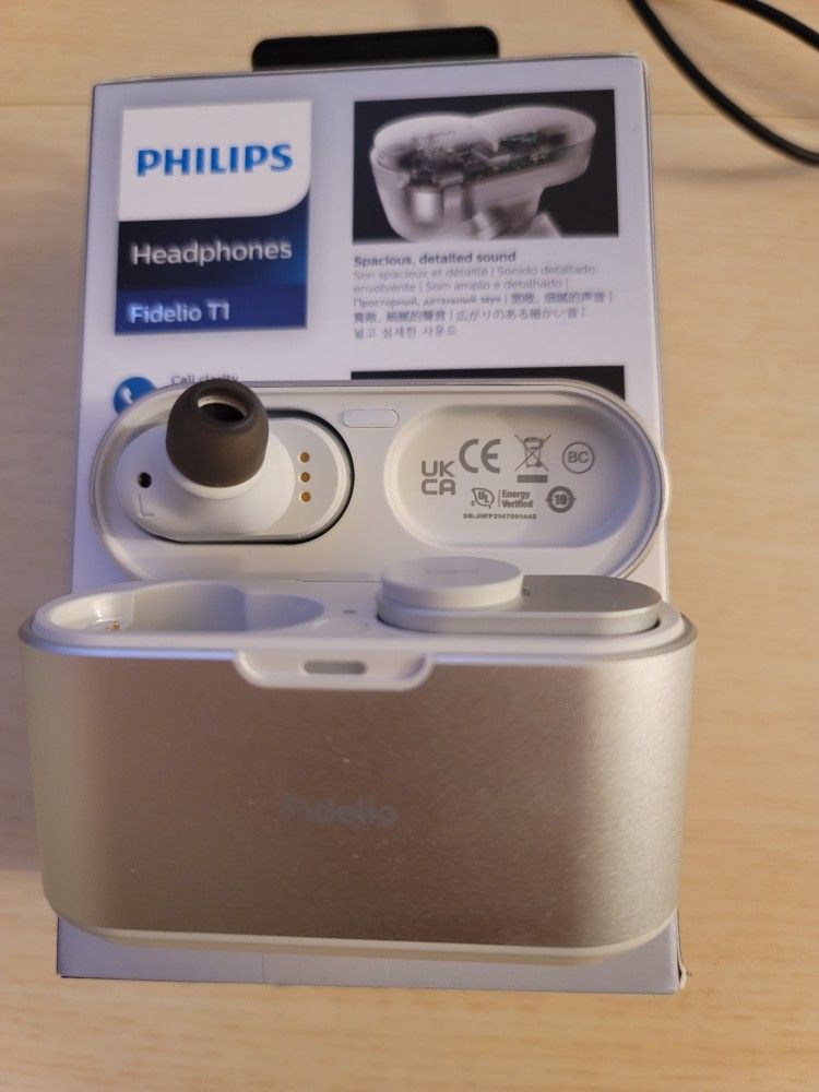 Philips Fidelio T1 True Wireless Headphones (HI-RES Pro Earbuds Dual Balanced Drivers)
