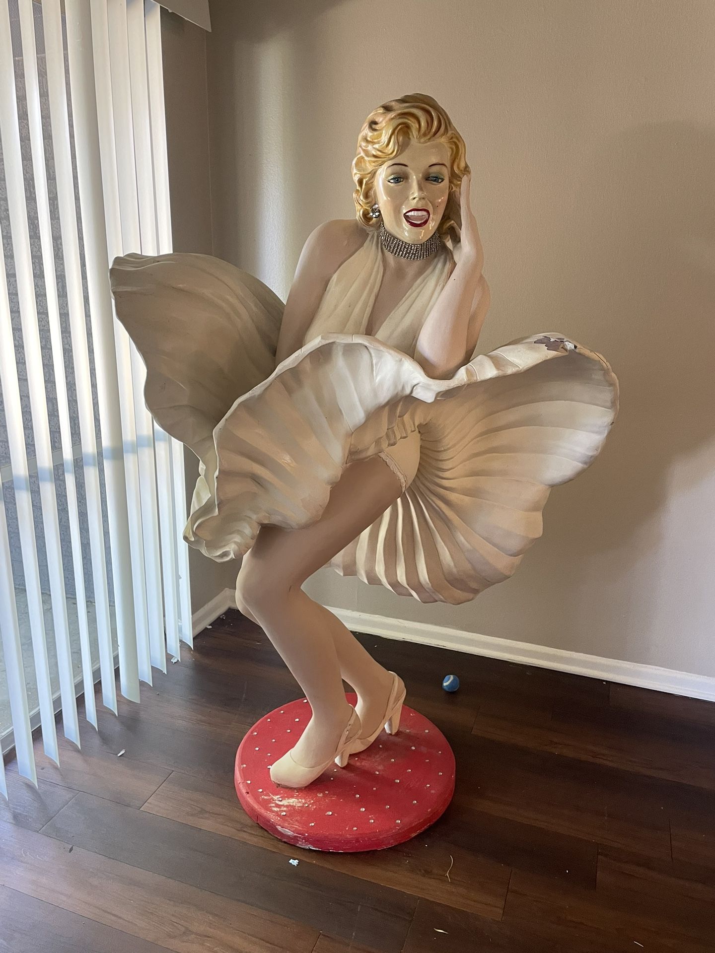 Marilyn Monroe Actual Size Statue Great For Restaurant,diner, Collector Antique Valued At $5k!
