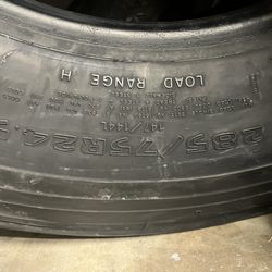285/ 75/ 24.5 Recapped Tires