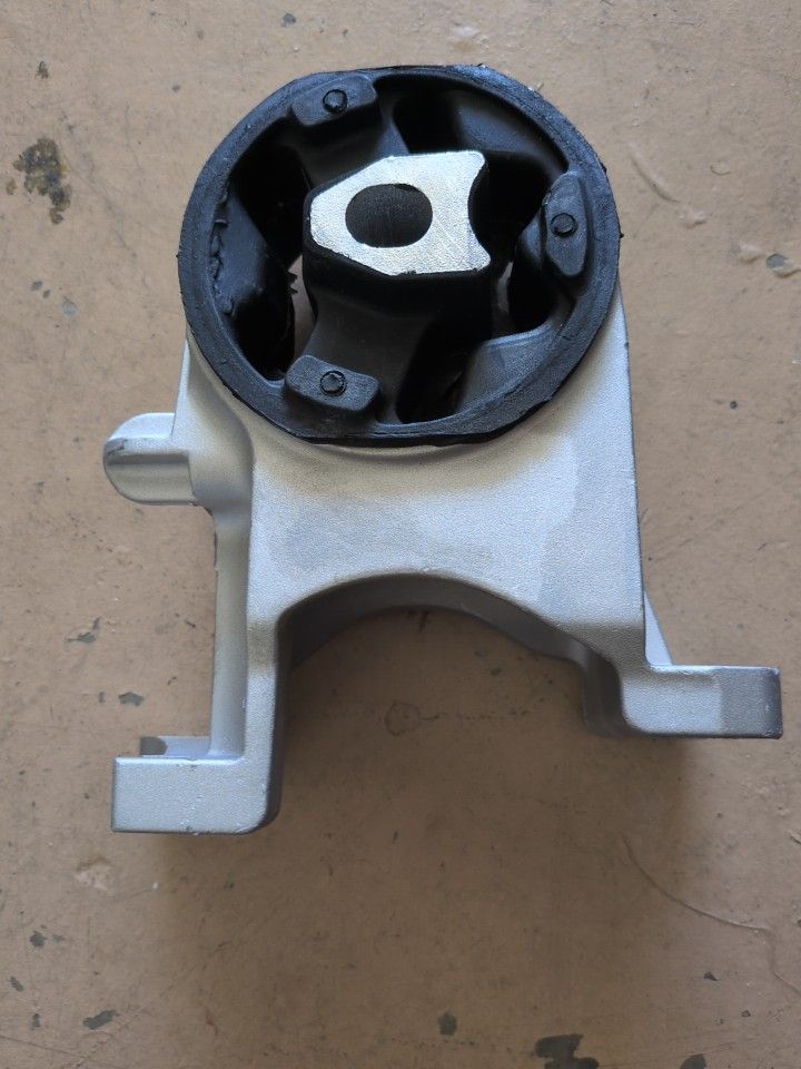 Front Transmission Mount for 2009-2012 Chevrolet Malibu/ Pontic G6/ Saturn Aura