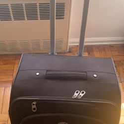 American Tourister 4-wheel Suitcase 24-26” P/up Sheepshead Bay Brooklyn NY 