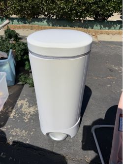 Munchkin diaper pail