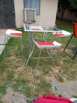 PATIO SET INDOOR/OUTDOOR NICE