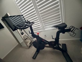 Peloton Bike+ – Excellent Condition – 21.5” Rotating Screen