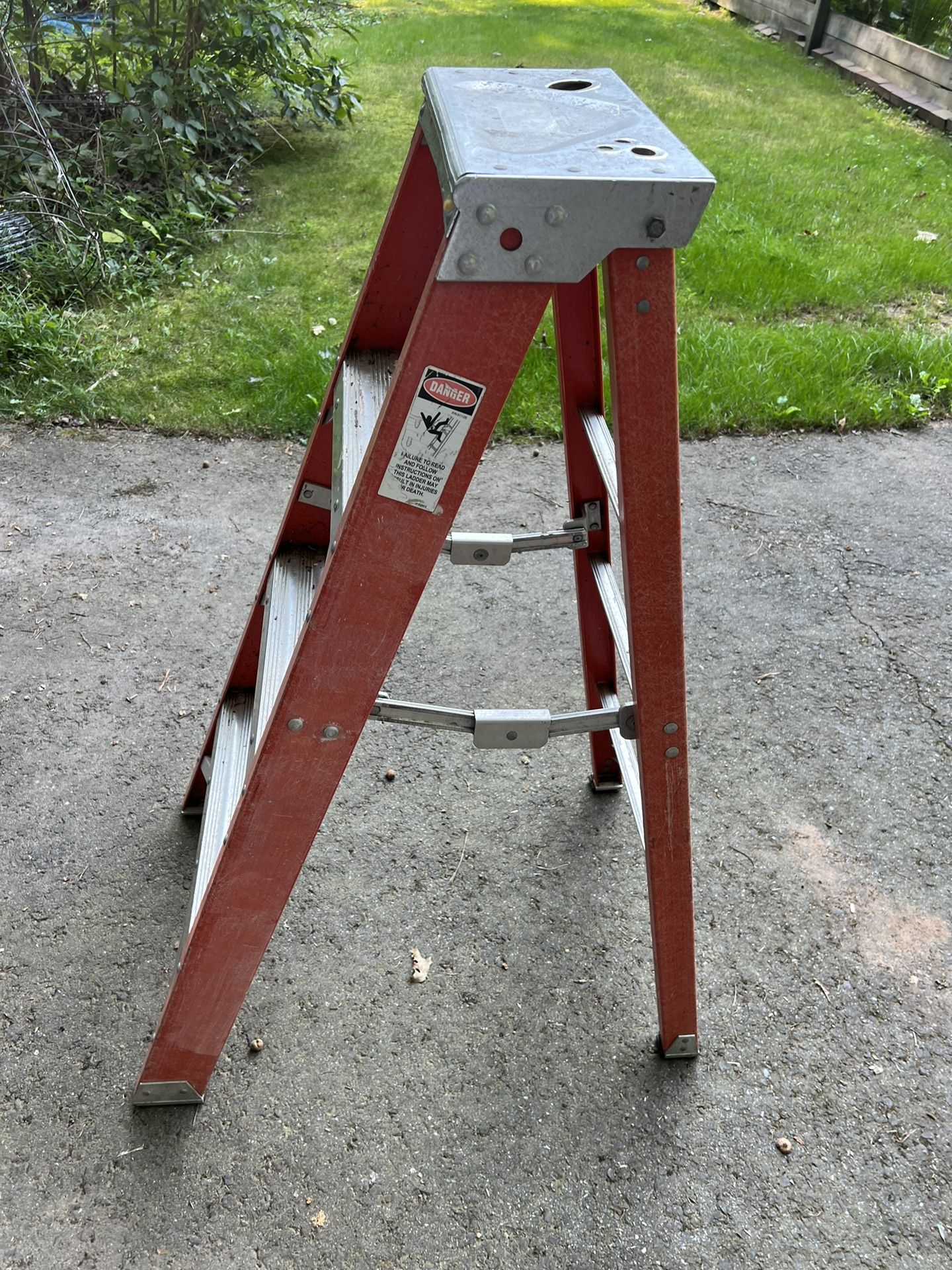 4 Ft. HD Fiberglass Step Ladder