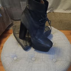 Like New High Fashion Steve Weitzman Ankle Boots