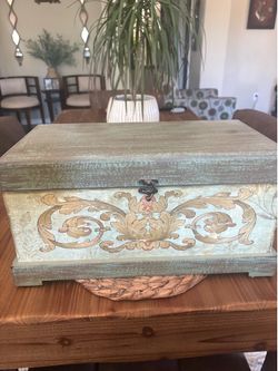 Decorative keepsake box