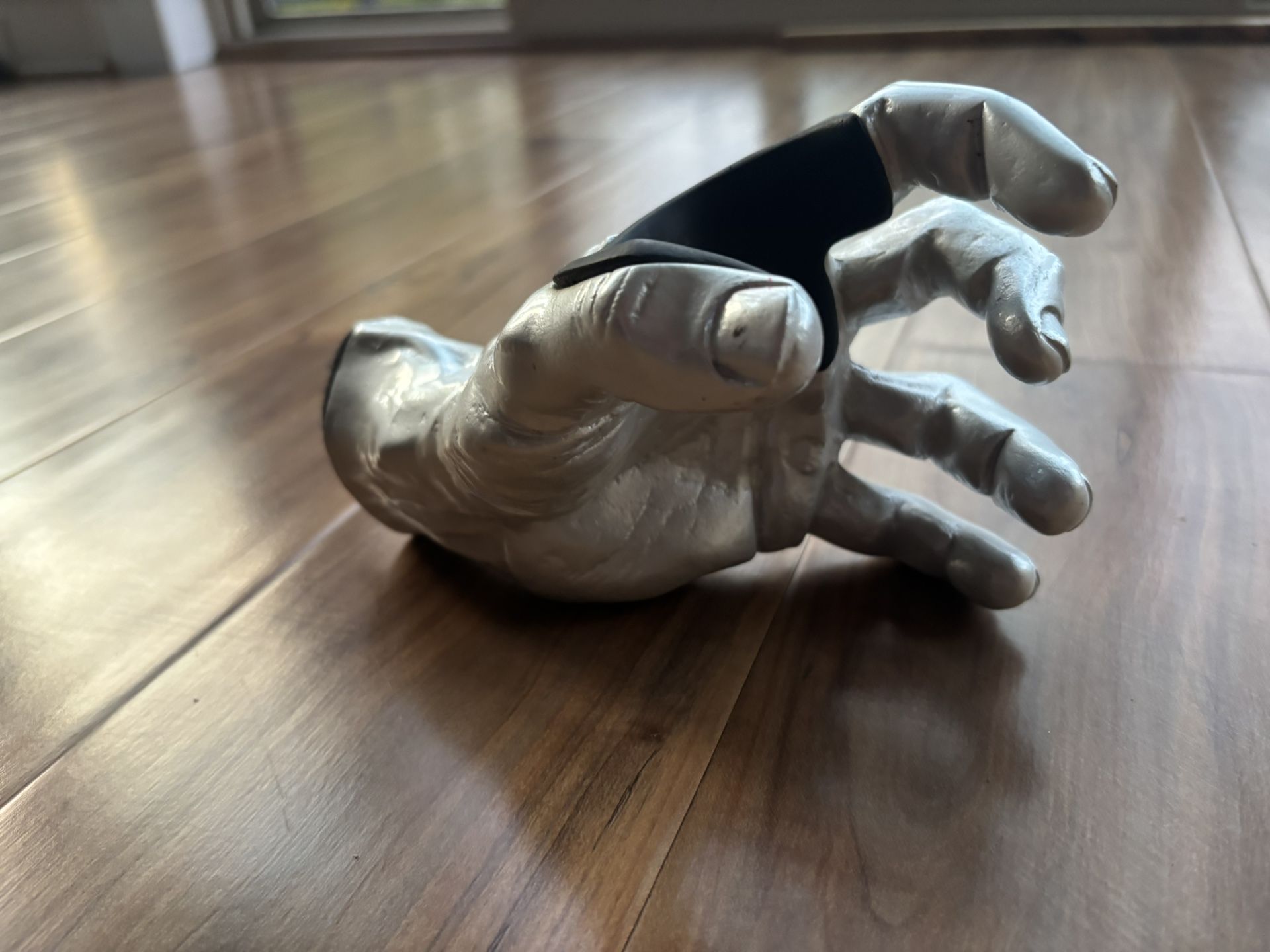 Hand Shaped Guitar Holder