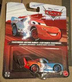 Hot Wheels FLASH MCQUEEN TRANSFORMABLE
