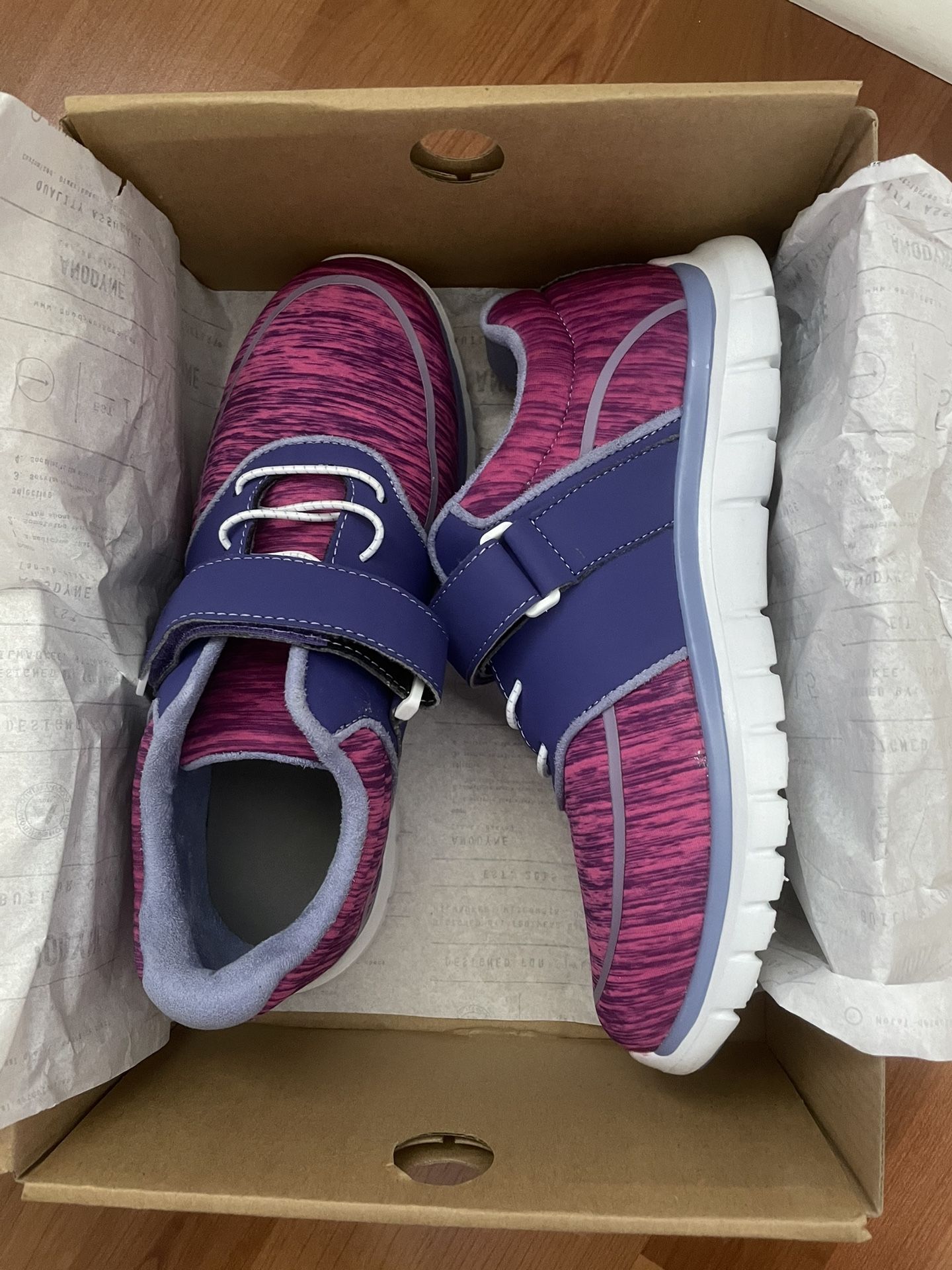 Sneakers, Comfortable Lightweight Roomy Size 8.5