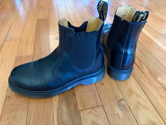 Dr Marten  Chelsea Boot
