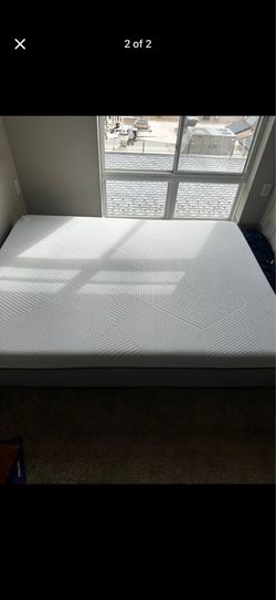 Zinus Queen Memory Foam Mattress